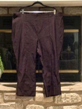 Women's Cropped Dress Pants in Deep Purple